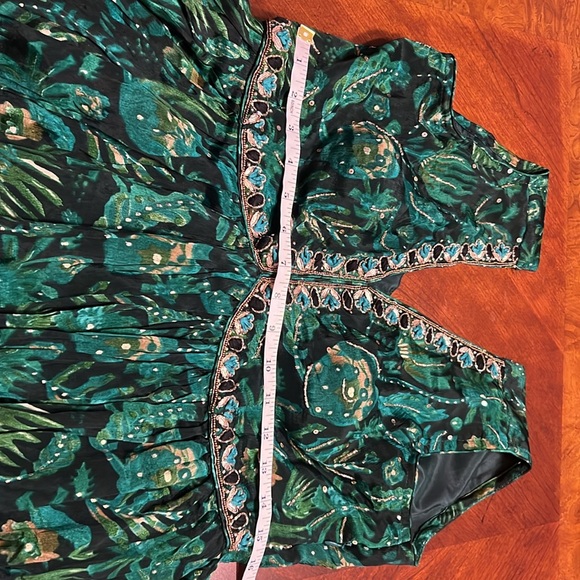 Elegant Green Sleeveless Dress, crepe with dupatta - Picture 4 of 16